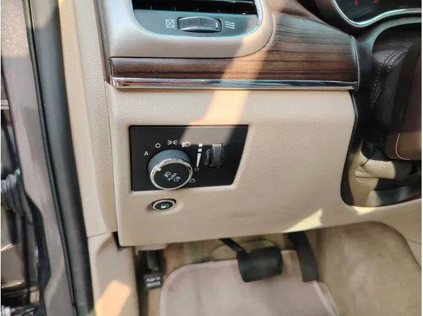 Car image 35