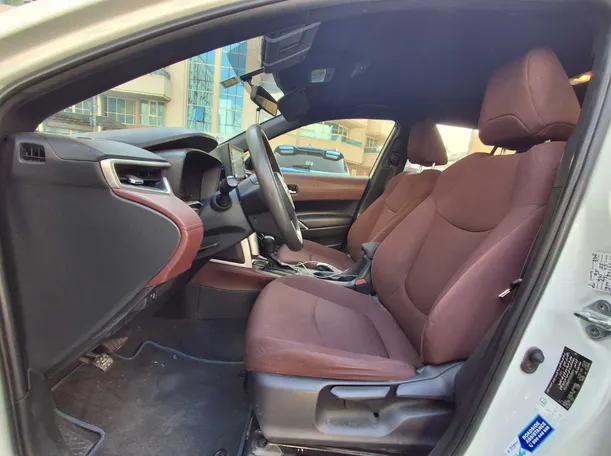 Car image 12