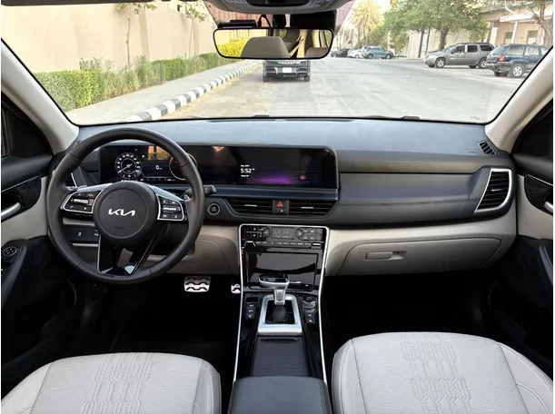 Car image 18