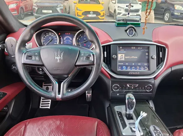Car image 17