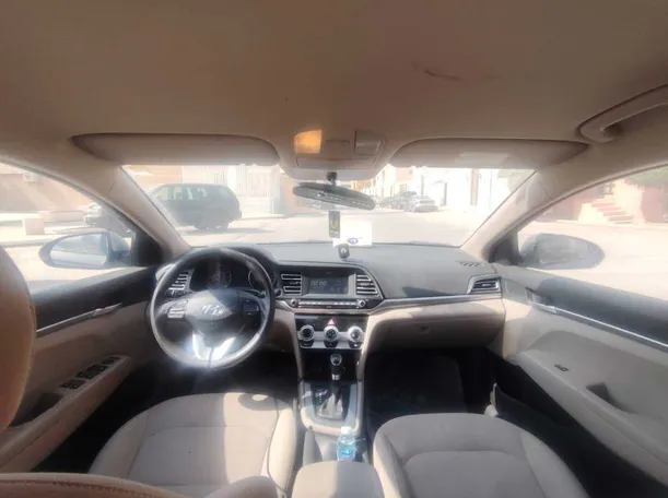Car image 18