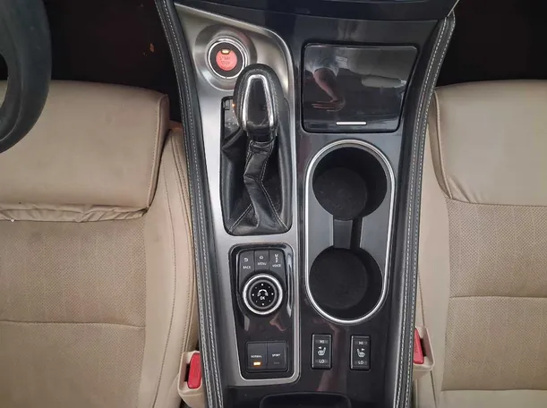 Car image 17