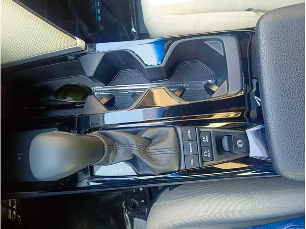 Car image 27