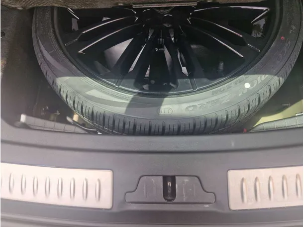 Car image 24
