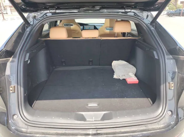 Car image 26