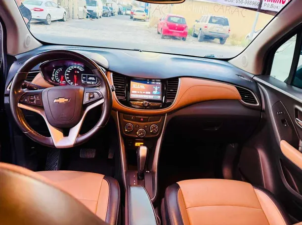 Car image 17