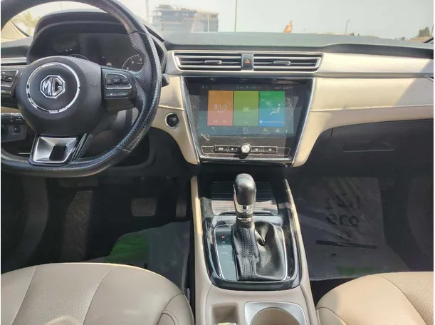 Car image 24