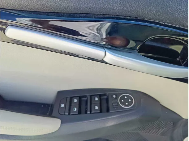 Car image 34