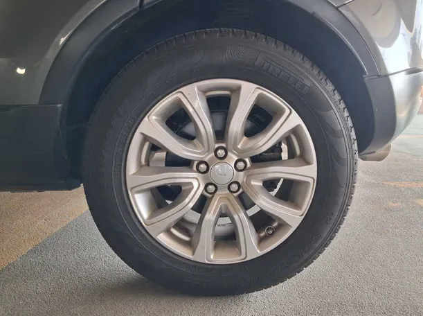 Car image 9
