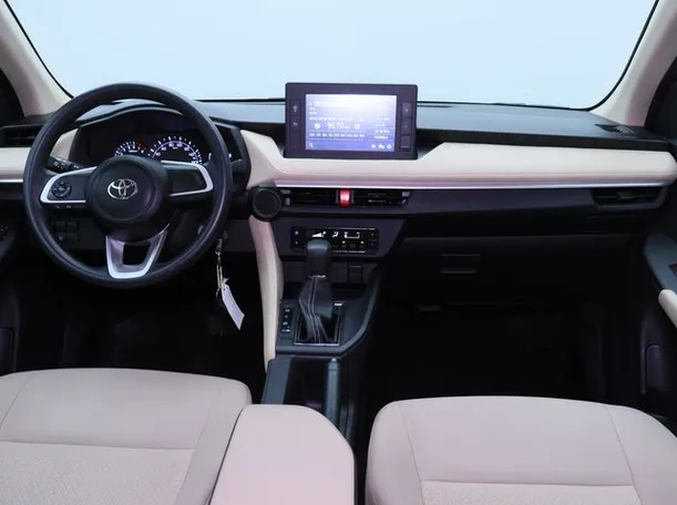 Car image 14