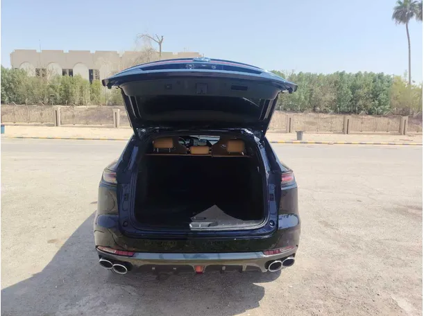 Car image 25