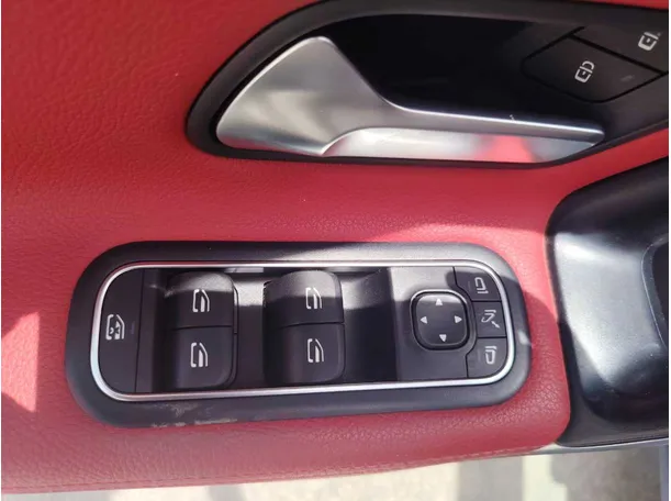 Car image 28