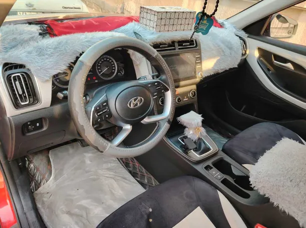 Car image 14