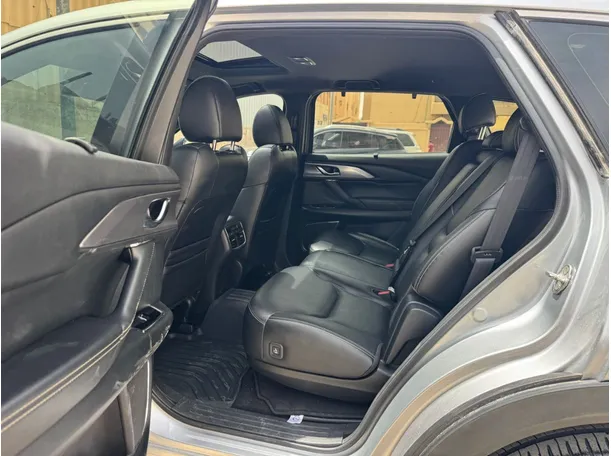 Car image 14