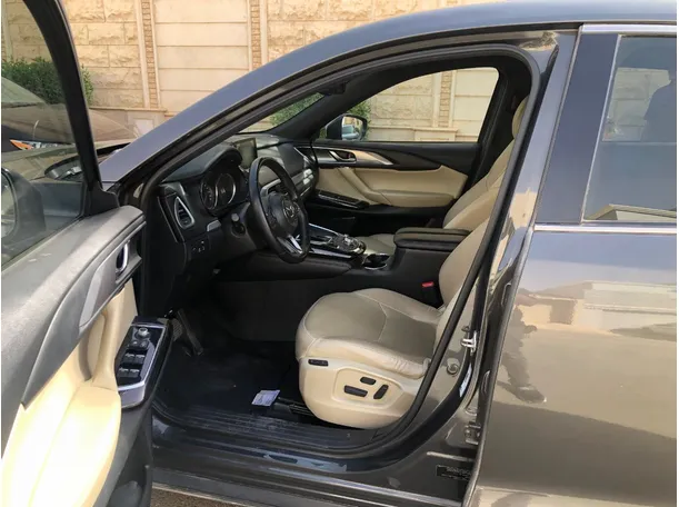 Car image 11