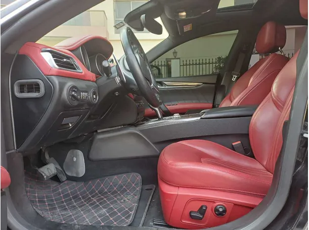 Car image 12