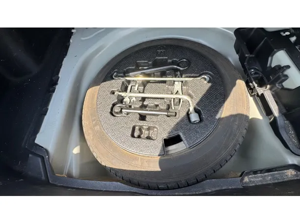 Car image 25