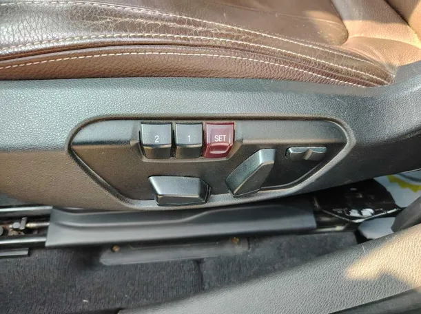 Car image 40