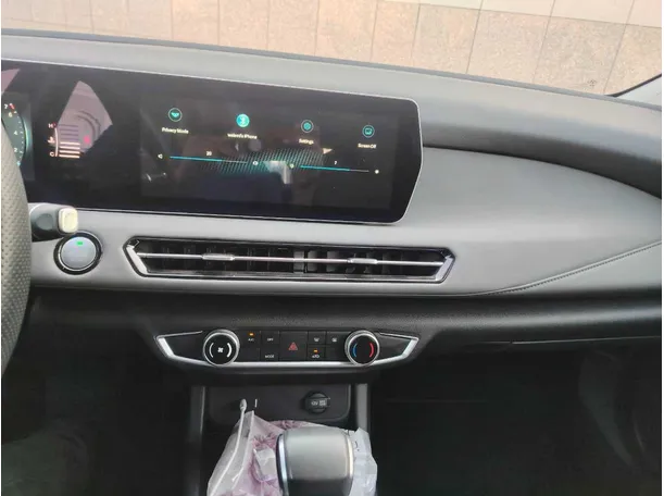 Car image 24