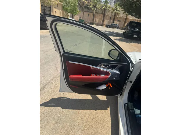 Car image 10
