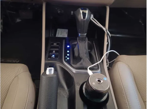 Car image 14