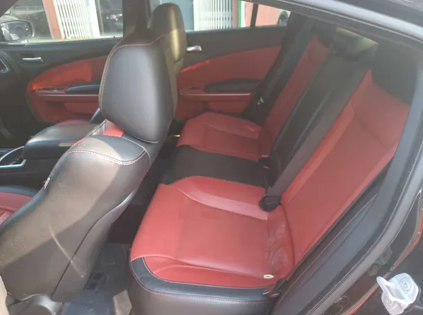 Car image 14