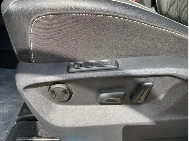 Car image 29