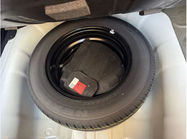 Car image 20