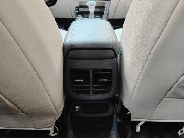 Car image 34