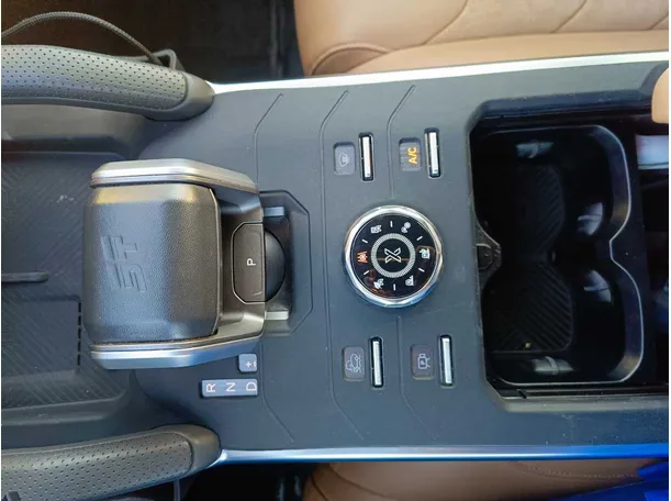 Car image 26