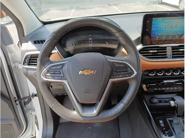 Car image 18