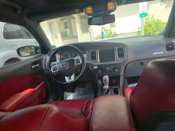 Car image 12