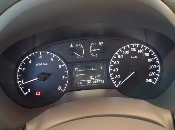 Car image 19