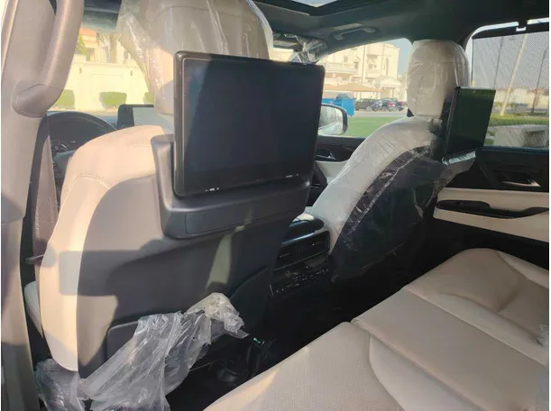 Car image 27