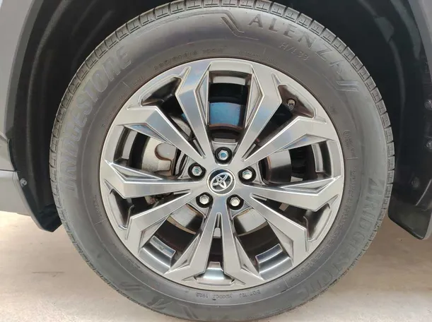 Car image 10