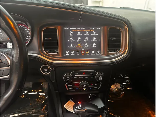 Car image 18