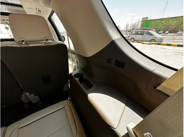 Car image 29