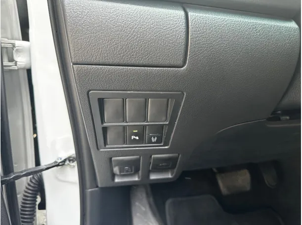 Car image 24
