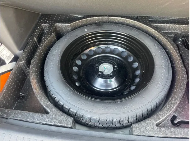 Car image 26