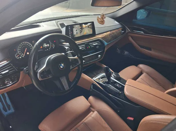 Car image 11