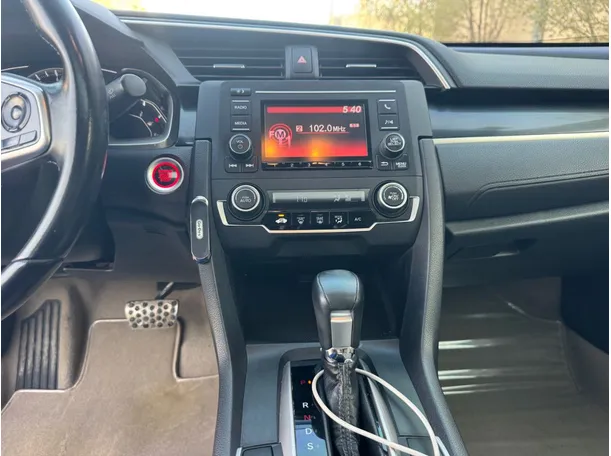 Car image 16