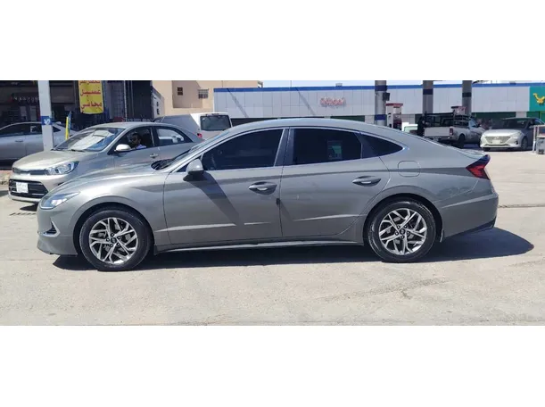 Car image 8