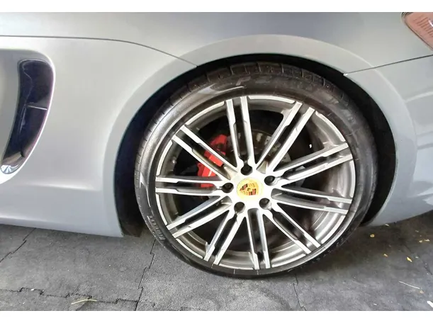 Car image 9
