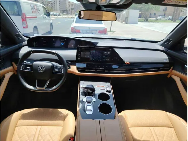 Car image 18