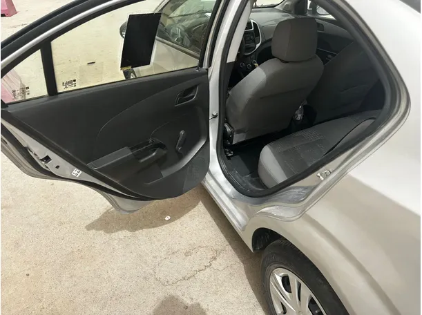 Car image 11