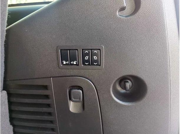 Car image 40