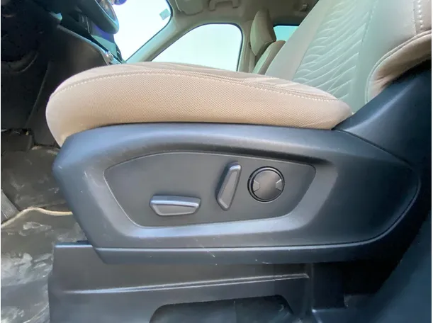 Car image 28