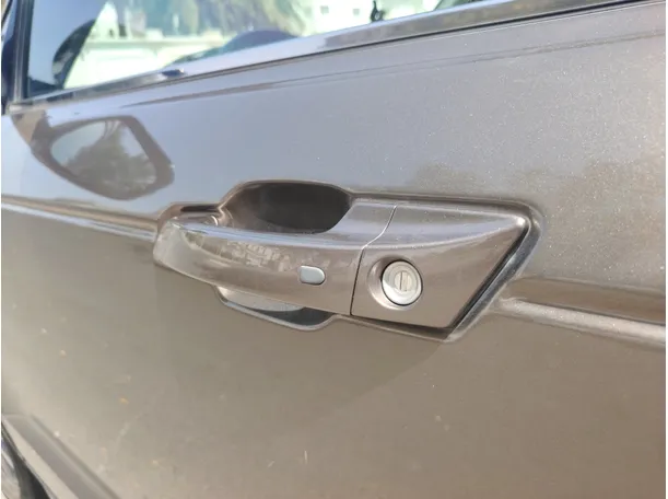 Car image 29