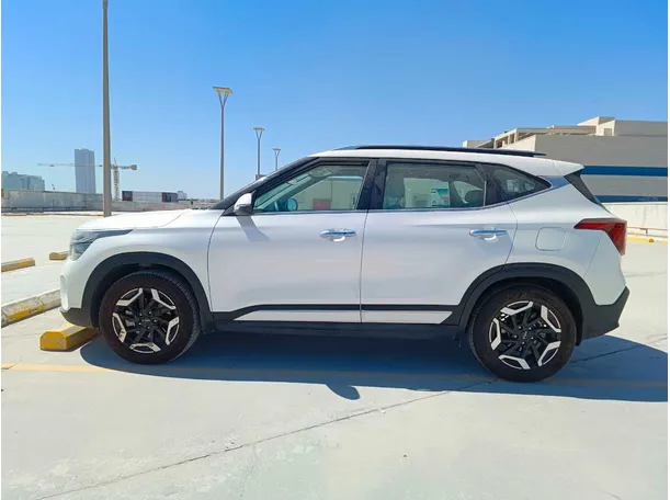 Car image 8