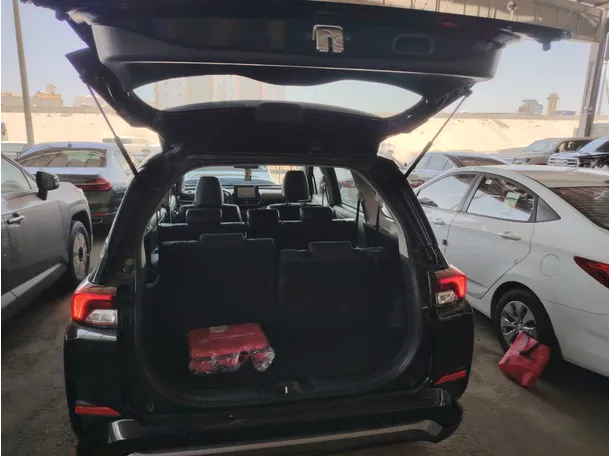 Car image 30